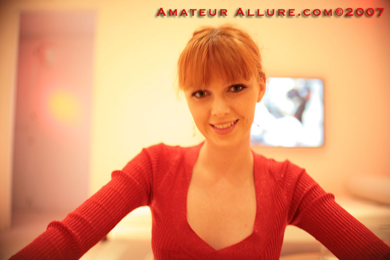 Рыжеволосую стройняшку с натуральными буферами Michelle Allure с размаху трахают в рот